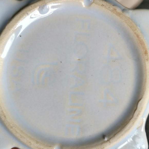 Homemade Candle in Ceramic Pale Blue Turtle - Picture 4 of 4